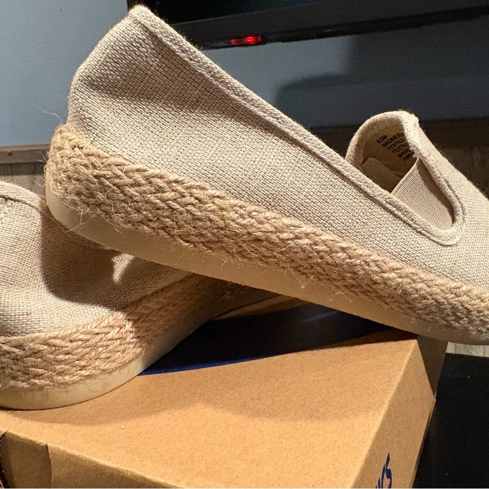 Women's Beige Flats